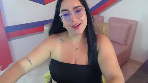 Snapshot of _sofiajones_ chatting on 02/12/25, 05:37 SOFIA online show from 02/12/25, 05:37