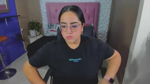 Snapshot of _sofiajones_ chatting on 10/01/25, 02:23 SOFIA online show from 10/01/25, 02:23