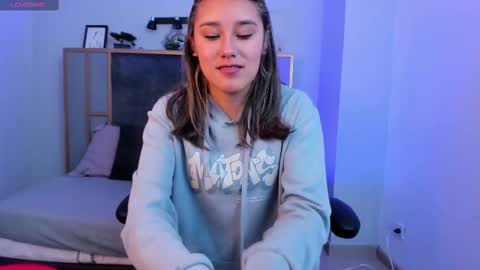 Snapshot of _sophie__miller chatting on 10/11/25, 05:00 Sophie online show from 10/11/25, 05:00