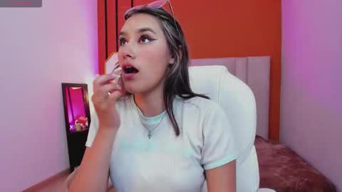 Snapshot of _sophie__miller chatting on 11/08/25, 07:12 Sophie online show from 11/08/25, 07:12