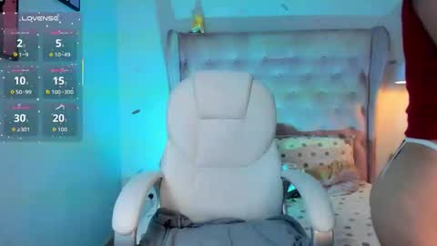 Snapshot of _sophie__miller chatting on 11/19/25, 08:53 Sophie online show from 11/19/25, 08:53