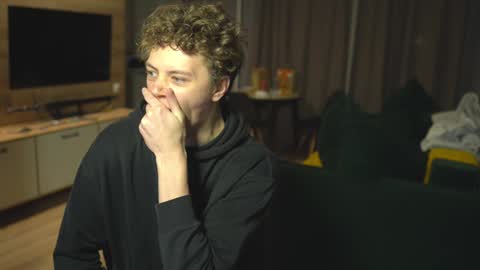 OLIVERpvt is open online show from 12/02/24, 03:04