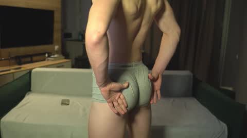 OLIVERpvt is open online show from 10/12/25, 02:21