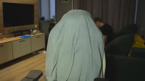 OLIVERpvt is open online show from 11/06/25, 12:06