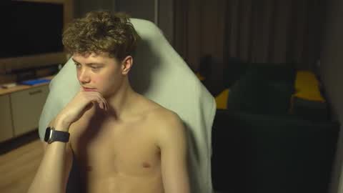 OLIVERpvt is open online show from 11/19/25, 03:12