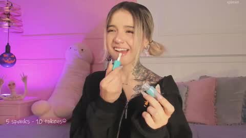 _tammarra_ online show from 10/08/25, 02:04