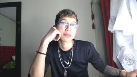Snapshot of _thomas_hot_ chatting on 12/18/24, 11:08 Thomas online show from 12/18/24, 11:08