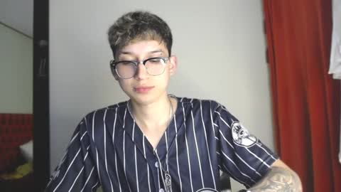 Snapshot of _thomas_hot_ chatting on 12/19/24, 07:07 Thomas online show from 12/19/24, 07:07