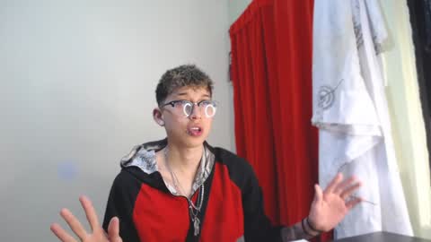 Snapshot of _thomas_hot_ chatting on 01/09/25, 10:09 Thomas online show from 01/09/25, 10:09