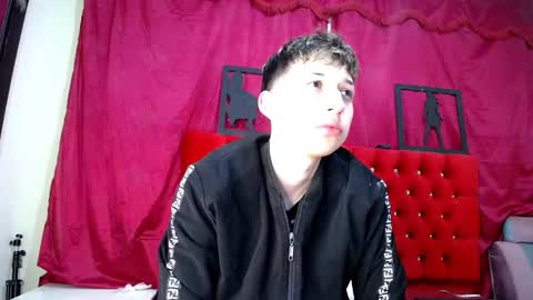 Snapshot of _thomas_hot_ chatting on 03/12/25, 02:41 Thomas online show from 03/12/25, 02:41