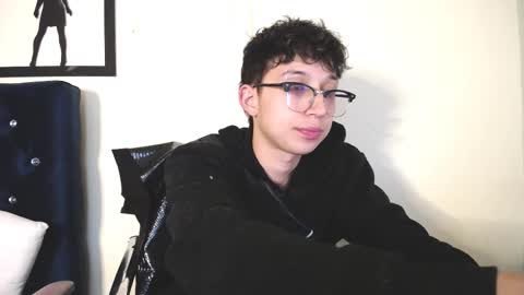 Snapshot of _thomas_hot_ chatting on 10/24/25, 01:35 Thomas online show from 10/24/25, 01:35