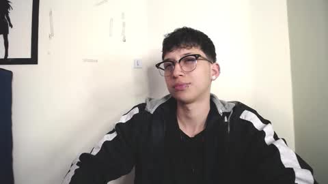 Snapshot of _thomas_hot_ chatting on 11/19/25, 12:05 Thomas online show from 11/19/25, 12:05