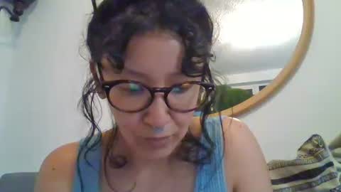 Snapshot of _tutti_frutti_ chatting on 10/12/25, 12:53 _tutti_frutti_ online show from 10/12/25, 12:53