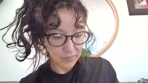 Snapshot of _tutti_frutti_ chatting on 10/21/25, 11:38 _tutti_frutti_ online show from 10/21/25, 11:38