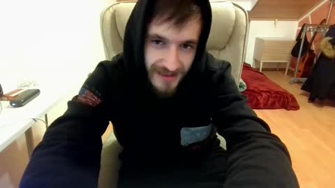 Snapshot of _v_l_a_d_ chatting on 02/12/25, 12:05 Vlad online show from 02/12/25, 12:05