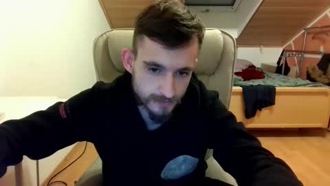 Snapshot of _v_l_a_d_ chatting on 02/15/25, 12:59 Vlad online show from 02/15/25, 12:59