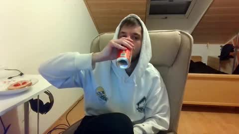Snapshot of _v_l_a_d_ chatting on 03/11/25, 11:26 Vlad online show from 03/11/25, 11:26