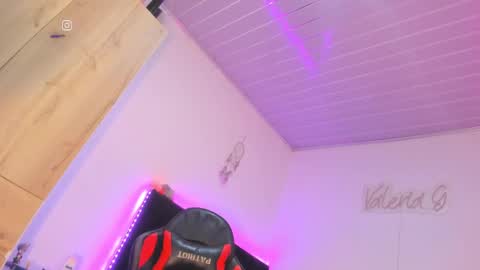 Snapshot of _valeriaa chatting on 01/10/25, 02:46 online show from 01/10/25, 02:46