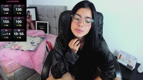 Snapshot of _vicky_sweet chatting on 02/08/25, 12:06 Vicky online show from 02/08/25, 12:06