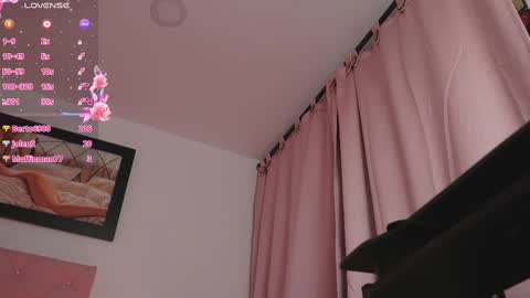 Snapshot of _victoria_florez chatting on 03/05/25, 01:21 VICTORIA online show from 03/05/25, 01:21