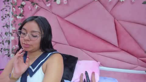 _violeta18_ online show from 10/12/25, 03:27