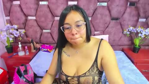 _violeta18_ online show from 11/02/25, 02:58