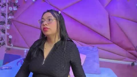 _violeta18_ online show from 11/08/25, 03:07