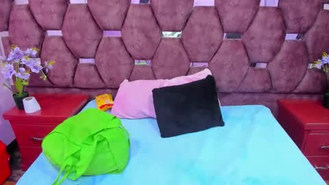 _violeta18_ online show from 11/11/25, 02:55