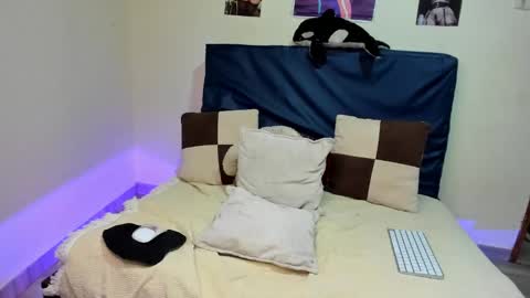_viollette_ online show from 10/01/25, 11:44