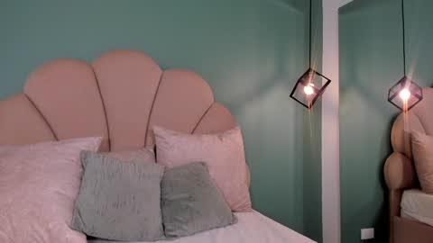 Snapshot of _vix555_ chatting on 12/16/24, 10:40 Vix online show from 12/16/24, 10:40