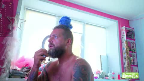 Snapshot of _wayan_ chatting on 10/14/25, 10:27 Wayan online show from 10/14/25, 10:27