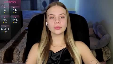 Snapshot of _wednesday_addams_ chatting on 10/08/25, 07:28 Vera online show from 10/08/25, 07:28