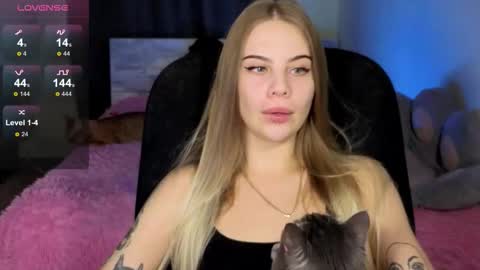 Snapshot of _wednesday_addams_ chatting on 10/13/25, 09:42 Vera online show from 10/13/25, 09:42