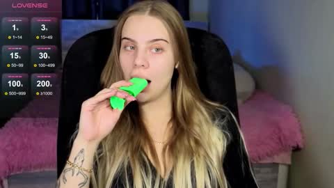 Snapshot of _wednesday_addams_ chatting on 10/22/25, 11:32 Vera online show from 10/22/25, 11:32