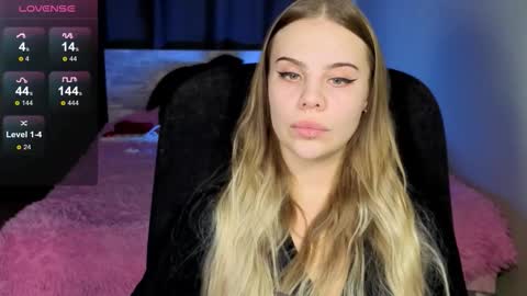 Snapshot of _wednesday_addams_ chatting on 10/23/25, 09:19 Vera online show from 10/23/25, 09:19