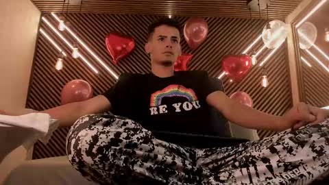 Snapshot of _white_fox_ chatting on 02/18/25, 03:31 white fox online show from 02/18/25, 03:31