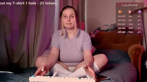 Snapshot of _wikki_ chatting on 01/12/25, 10:34 Tory lavender - MV online show from 01/12/25, 10:34