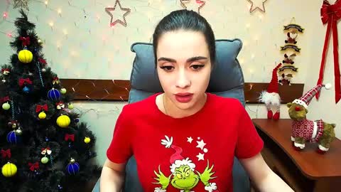 Snapshot of _your_fantasy_girl chatting on 12/08/24, 12:07 Alisa online show from 12/08/24, 12:07