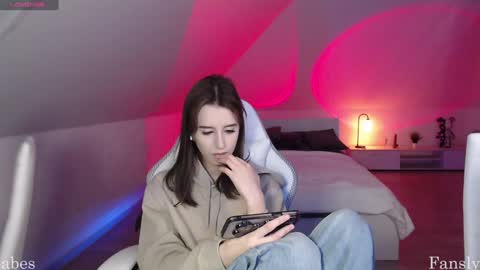 Snapshot of _yummybabes_ chatting on 12/03/24, 02:16 Nicole Thomas Dave online show from 12/03/24, 02:16