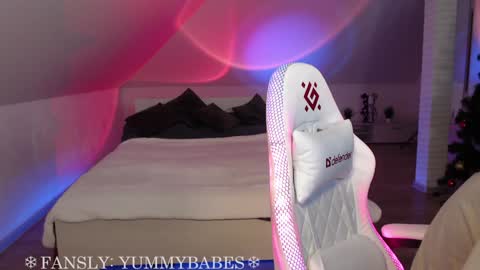Snapshot of _yummybabes_ chatting on 01/29/25, 05:45 Nicole Thomas Dave online show from 01/29/25, 05:45