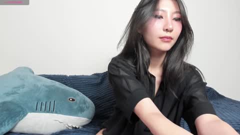 Snapshot of _yuriko chatting on 12/30/24, 12:00 Mia online show from 12/30/24, 12:00