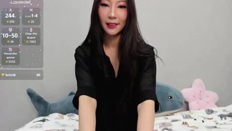 Mia online show from 11/09/25, 12:53