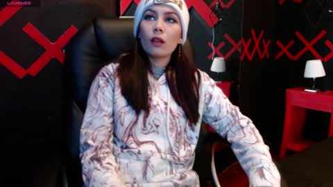 Snapshot of _yuyi chatting on 01/22/25, 11:12 Yuyi online show from 01/22/25, 11:12