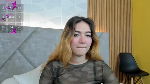 Snapshot of _zoe_sweet__ chatting on 03/06/25, 11:25 Daniela Brown online show from 03/06/25, 11:25