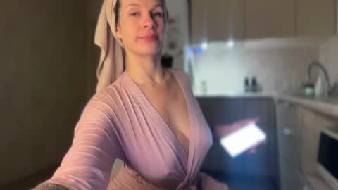 Snapshot of a__enigma chatting on 11/09/25, 09:57 online show from 11/09/25, 09:57