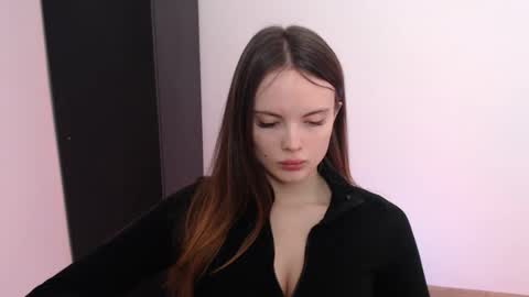 Snapshot of a_ariella_ chatting on 10/07/25, 07:16 a_ariella_ online show from 10/07/25, 07:16