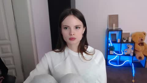 a_ariella_ online show from 11/12/25, 01:33