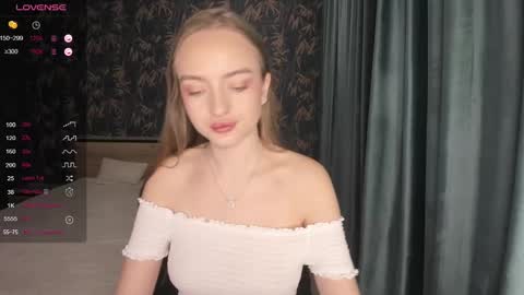 Snapshot of a_delina chatting on 03/09/25, 04:00 Adelina online show from 03/09/25, 04:00