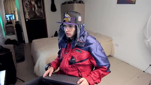 alejo online show from 12/12/24, 01:10