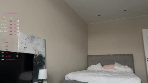 Mila and Jess online show from 10/21/25, 08:37